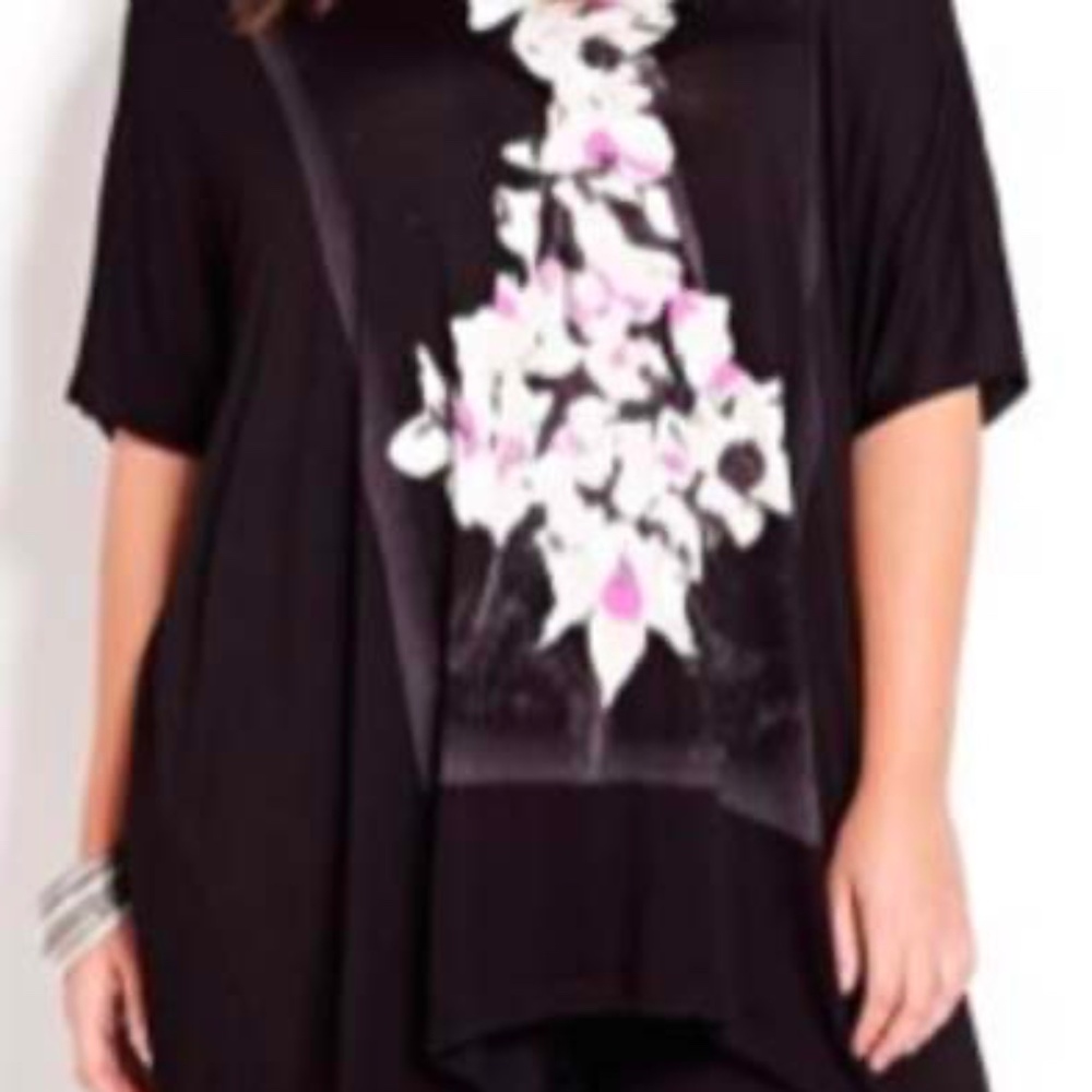 SHORT SLEEVE TOP, BLACK WITH WHITE/BEIGE/PINK, SIZE 4X, FLORAL PRINT, SCOOP NECK
